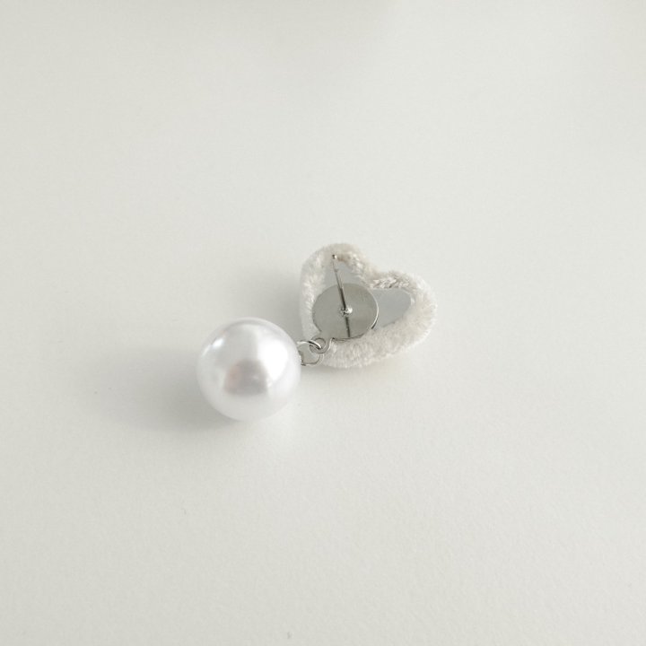 Eeiitt - Korean Women Fashion - #momslook - Velvet Heart Earrings - 7