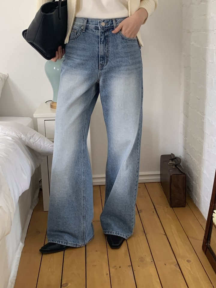 I'm here - Korean Women Fashion - #restrostyle - Back Slit Wide Straight Denim Pants - 4