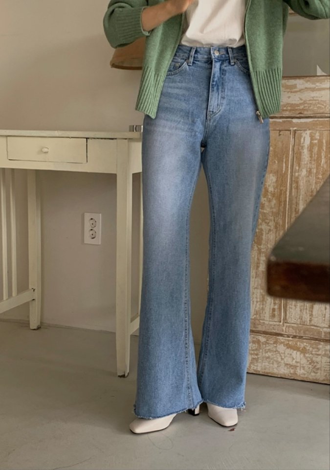 I'm here - Korean Women Fashion - #thelittlethings - Cat Brush Cuttin Bootscut Denim Pants - 3
