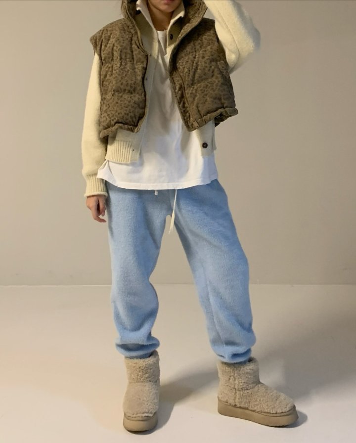 Via - Korean Women Fashion - #momslook - Leo Padding Vest - 3