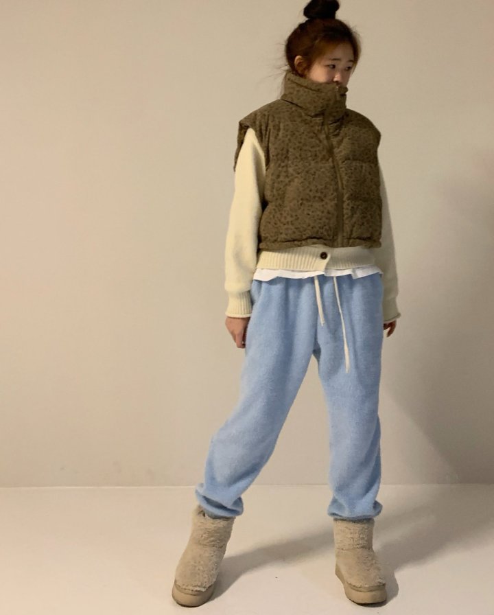 Via - Korean Women Fashion - #momslook - Leo Padding Vest - 4