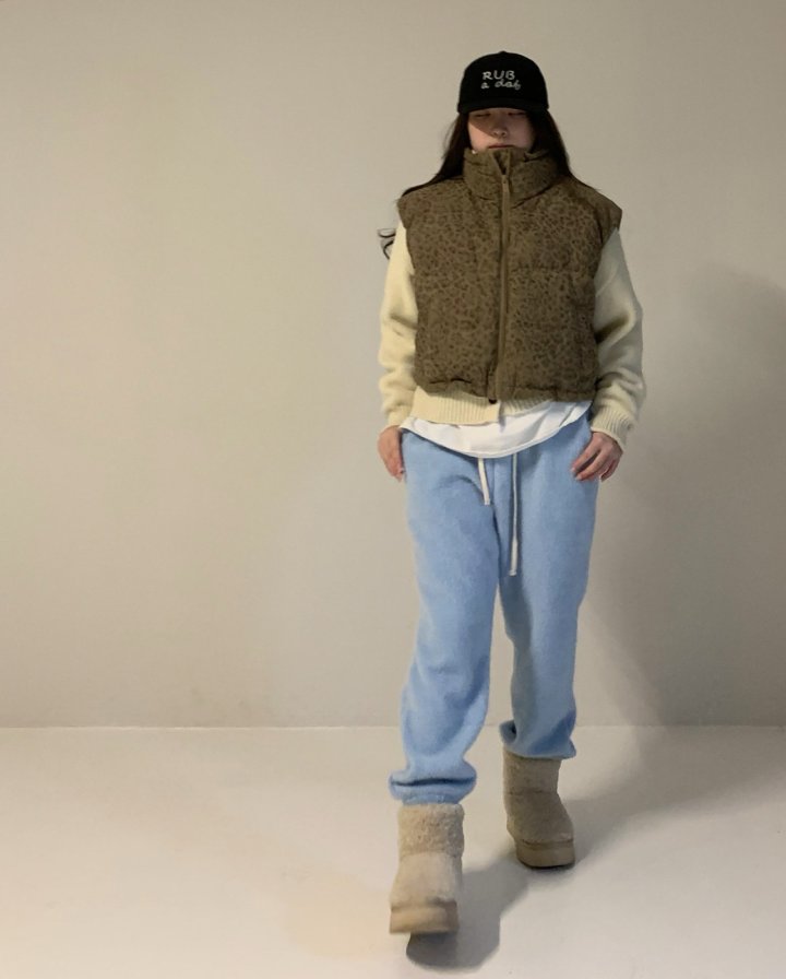 Via - Korean Women Fashion - #pursuepretty - Leo Padding Vest - 8