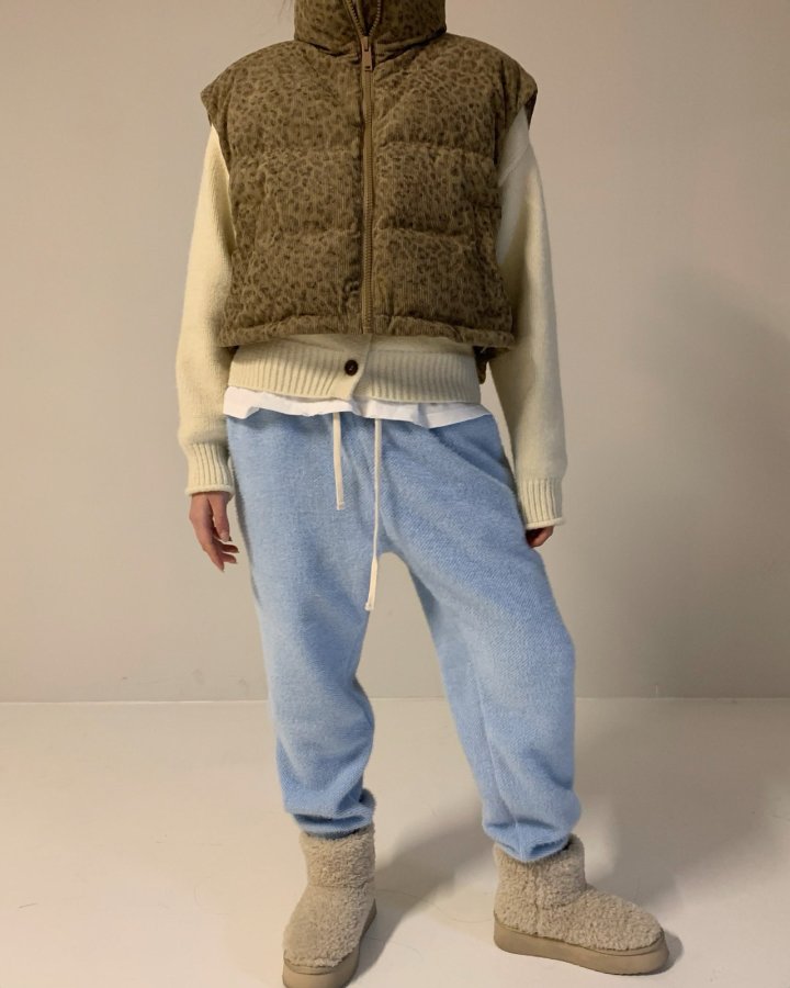 Via - Korean Women Fashion - #vintageinspired - Leo Padding Vest - 6