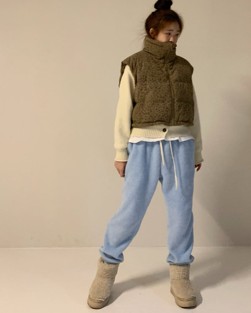 Via - Korean Women Fashion - #womensfashion - Leo Padding Vest - 5