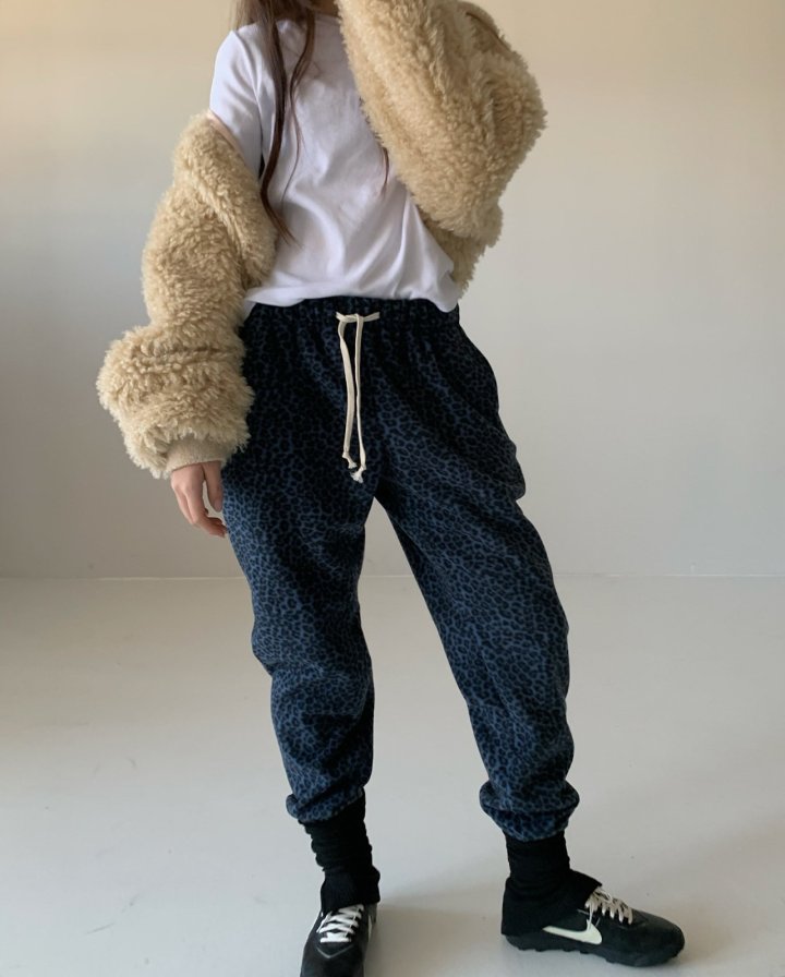 Via - Korean Women Fashion - #womensfashion - Pola Leopard Pants - 3