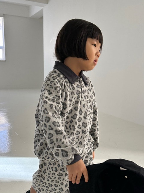 Leopard Collar Sweatshirts Leopard Collar Sweatshirts
