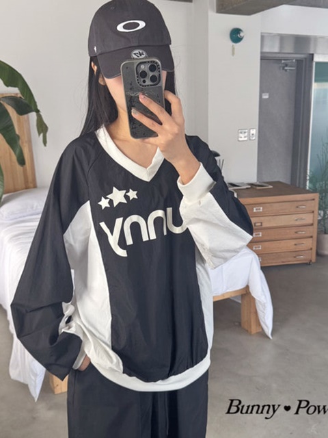 Mom Izna Sweatshirts