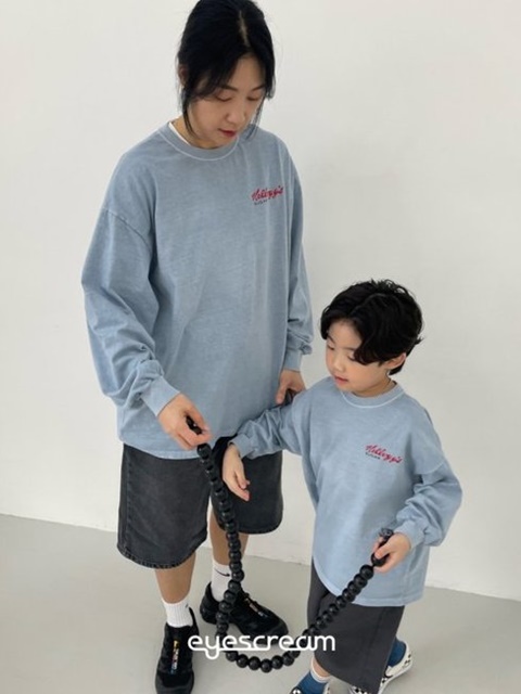 Mom 25 Tiger Tee