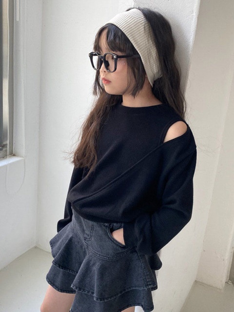 Diagonal Shoulder Slit Tee