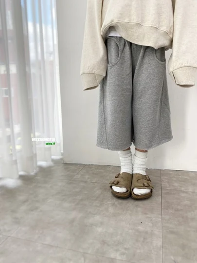 Circle Pocket Over Shorts