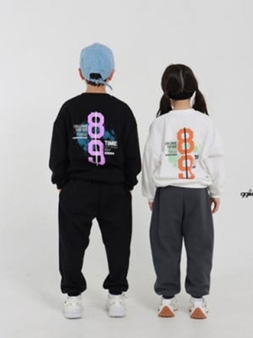 89 Sweatshirts with Mom