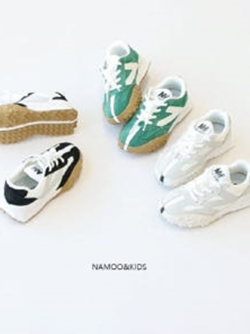 725 Sneakers