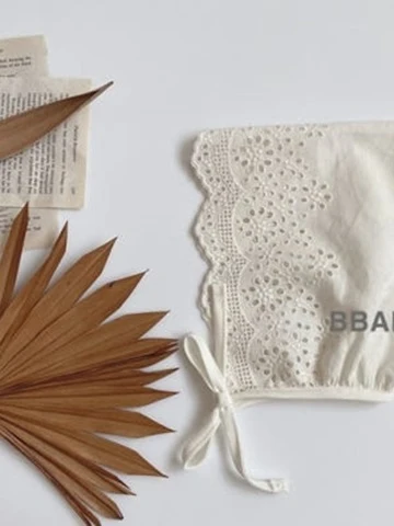 Lace Ivory Bonnet