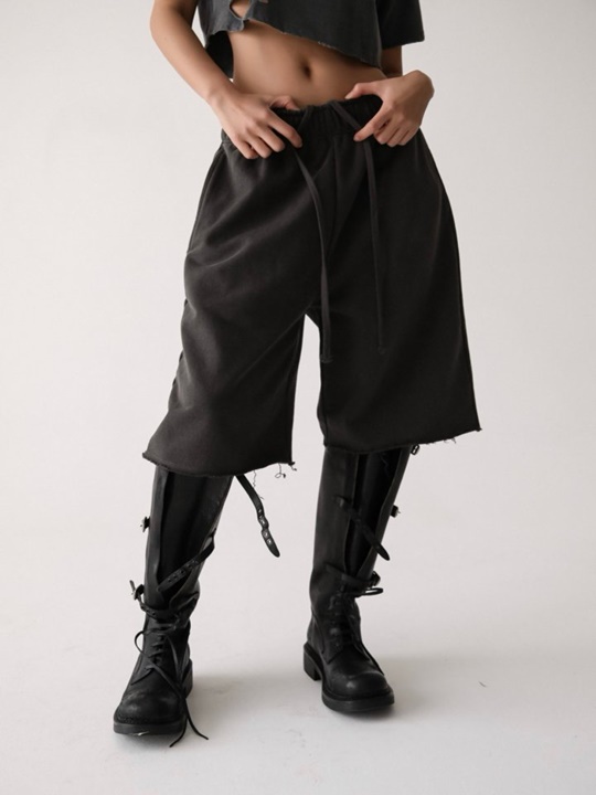Pigment Cotton Cutted Hem Bermuda Pants Pigment Cotton Cutted Hem Bermuda Pants