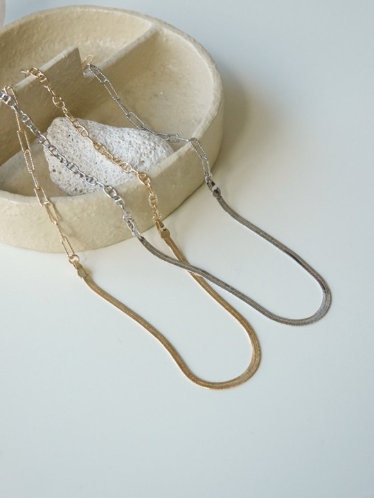 Uno Snake Necklace