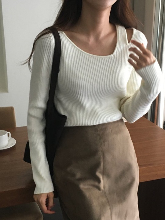 Unbalanced Shoulder Cut-out Knit Top Unbalanced Shoulder Cut-out Knit Top