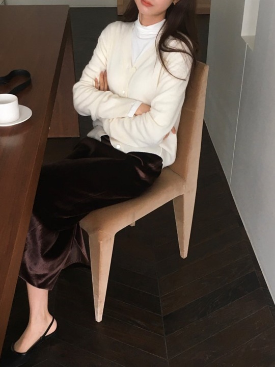 Velvete Back Slit Skirt Velvete Back Slit Skirt