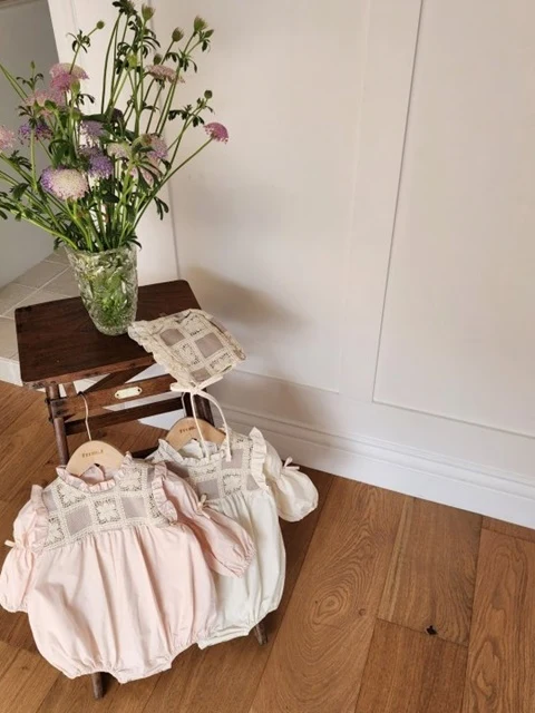 Anyu Frill Suit Bonnet Set