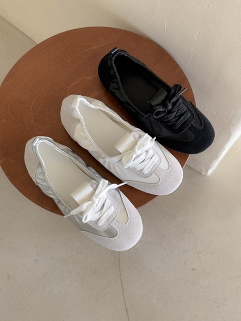 Miyomiyo Sneakers