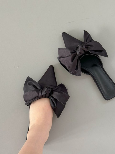 Neutro Stiletto Ribbon Flat Mule