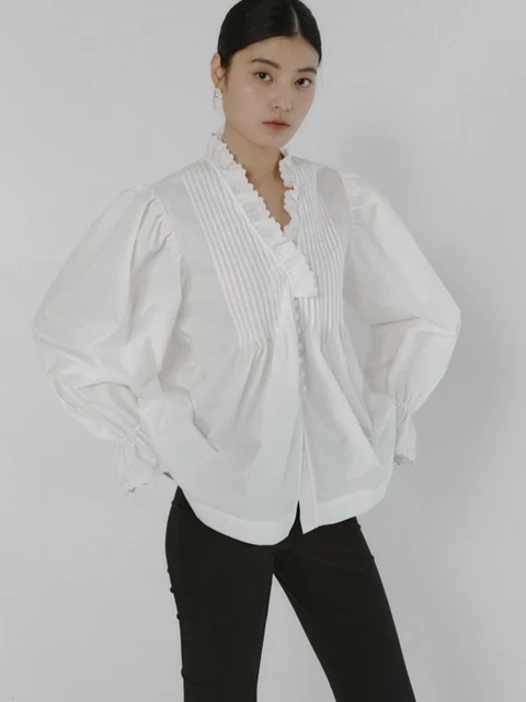 M Pin-tuck Embroidery Blouse