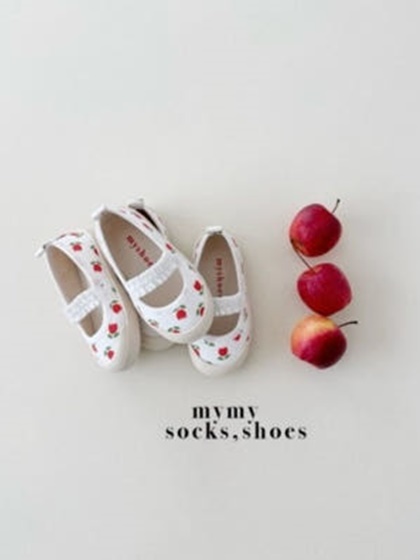468 Apple Shoes 468 Apple Shoes