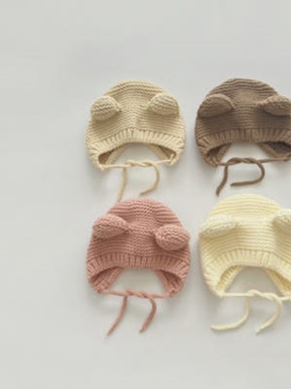 Bear Knit Bonnet Hat