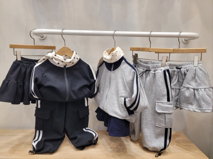 Atree - Korean Women Fashion - #momslook - 2-line Cargo Pants - 8