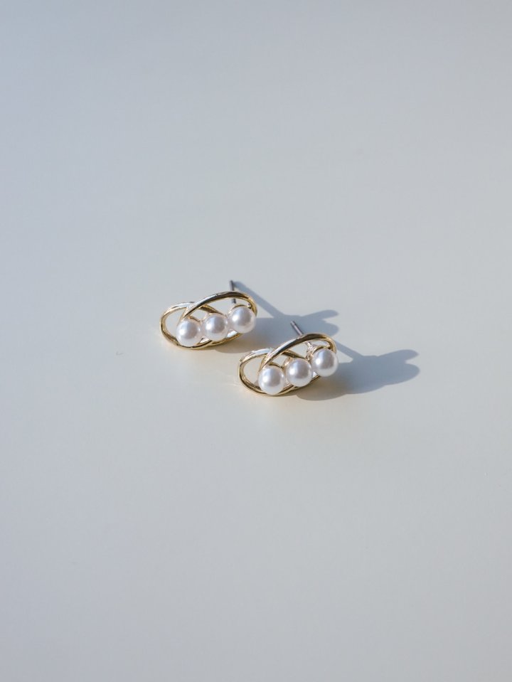 Eeiitt - Korean Women Fashion - #momslook - Bay Triple Pearl Earring - 2