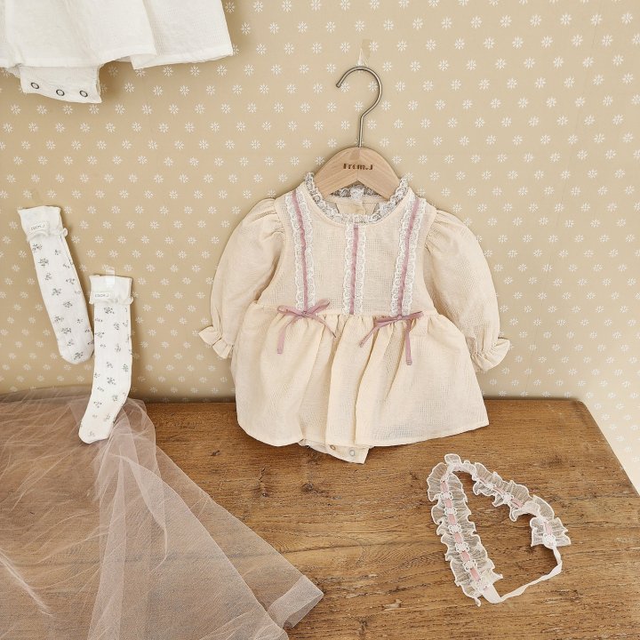 From J - Korean Baby Fashion - #babyoutfit - Julie Frill Suit - 2