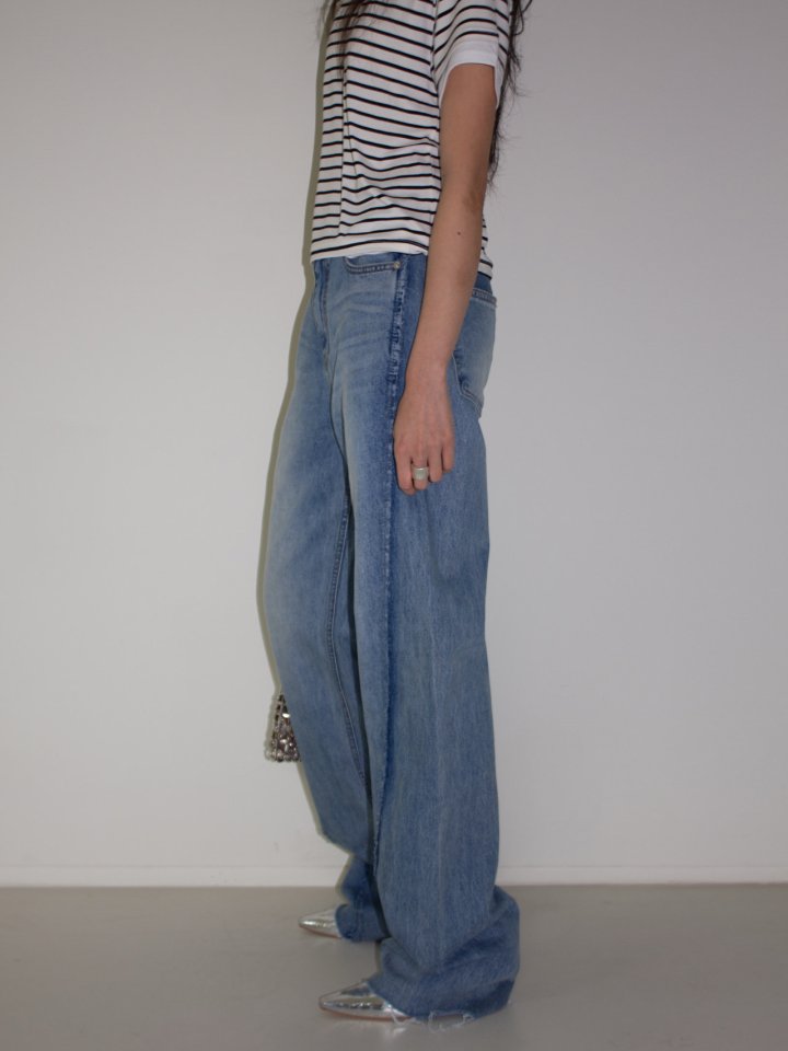 Inssense - Korean Women Fashion - #momslook - Curved Cutted Detail Wide Denim Pants - 4