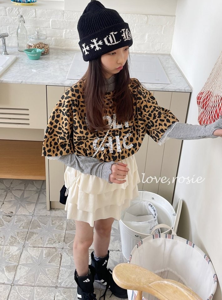 Love Rosie - Korean Women Fashion - #womensfashion - Chic Short Sleeve Lace Boxy Tee (with Mom) - 12