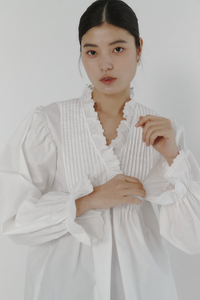 Neroli36 - Korean Women Fashion - #womensfashion - M Pin-tuck Embroidery Blouse - 3