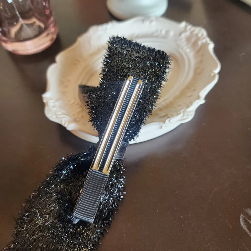 Newerly - Korean Women Fashion - #thatsdarling - Basic Cubic Logo Hairpin - 3
