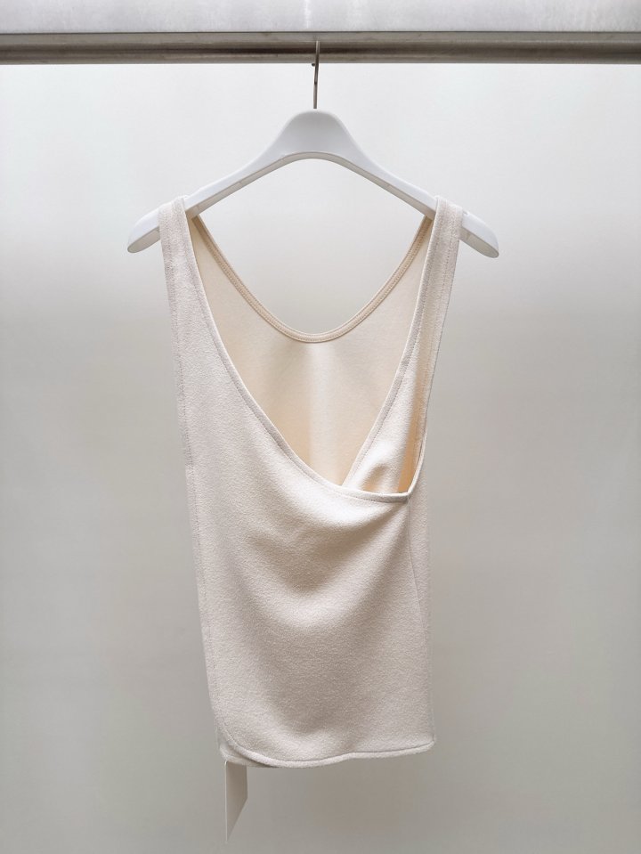 Nutplan - Korean Women Fashion - #restrostyle - Back Slit Sleeveless Tee - 2