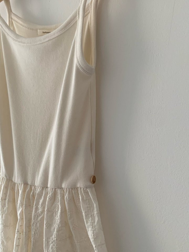 Our Moment - Korean Women Fashion - #vintageinspired - Dami Sleeveless Tee - 11
