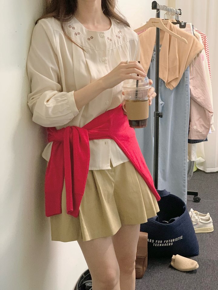 Our Moment - Korean Women Fashion - #womensfashion - Shoe Embroidery Blouse