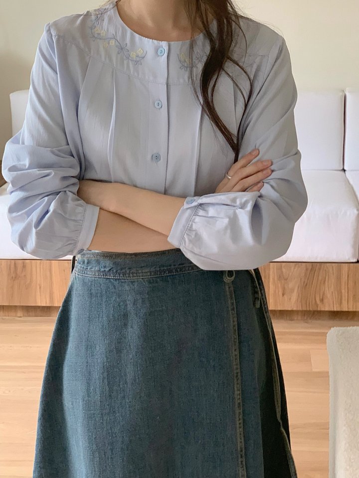 Our Moment - Korean Women Fashion - #womensfashion - Shoe Embroidery Blouse - 5