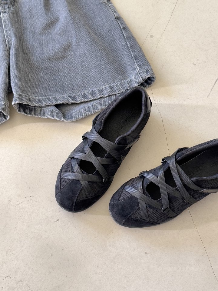 Vade - Korean Women Fashion - #vintagekidsstyle - Low Heel Sneakers Sneakers Slim