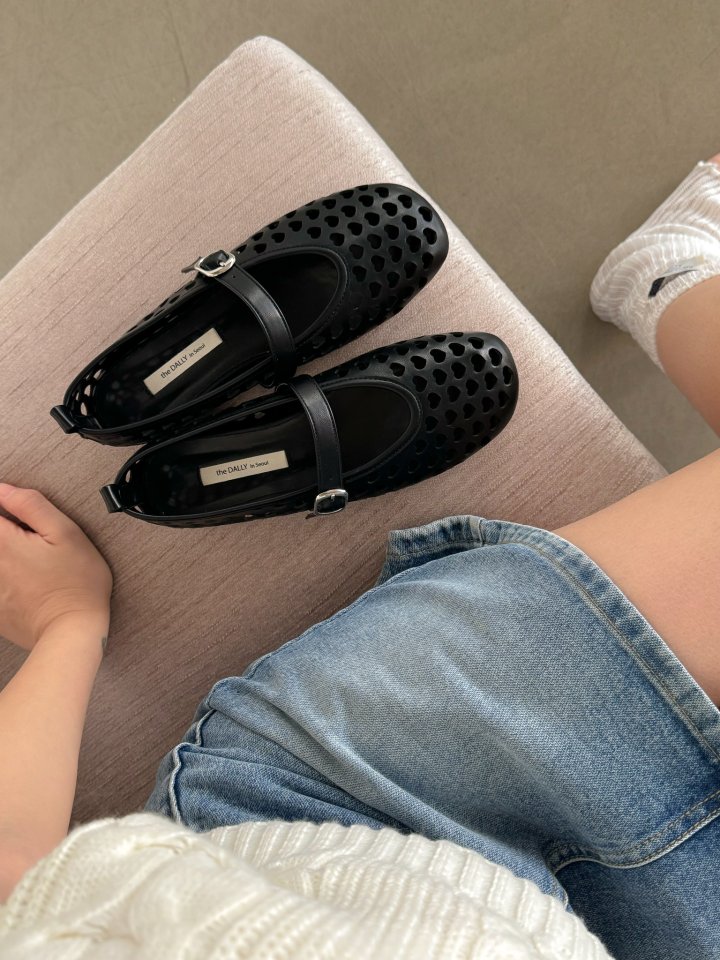 Vade - Korean Women Fashion - #womensfashion - Vintage Heart Mesh Flat