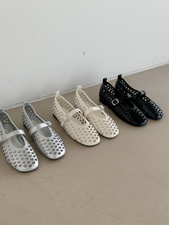Vade - Korean Women Fashion - #womensfashion - Vintage Heart Mesh Flat - 3