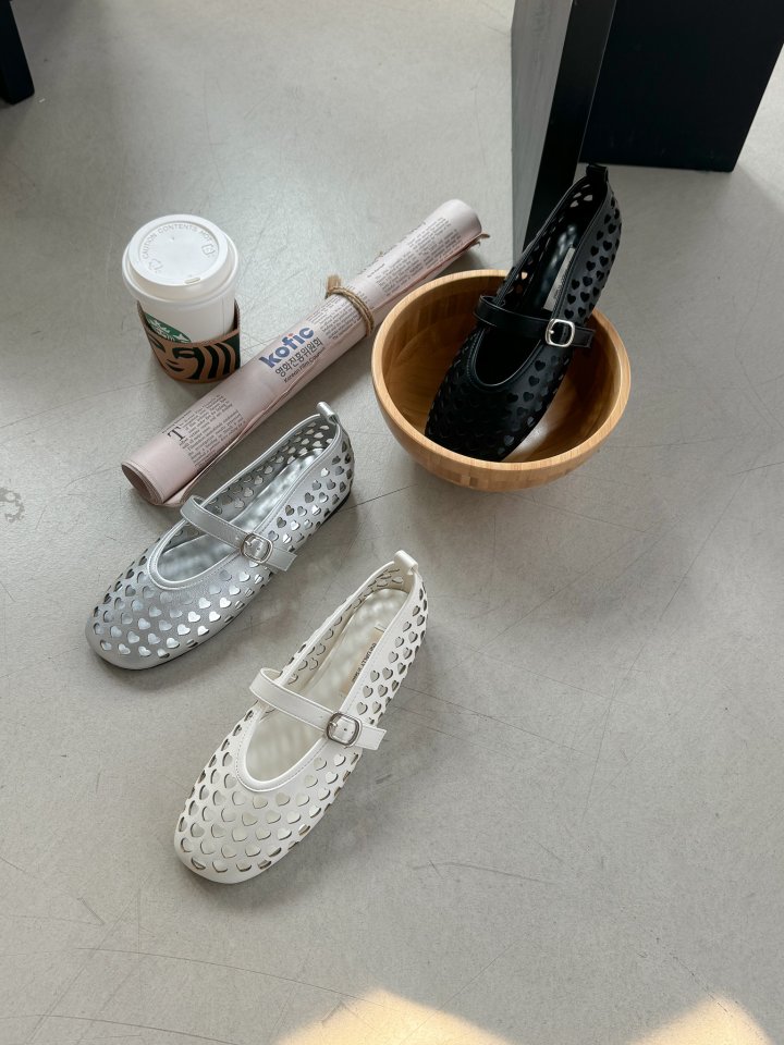 Vade - Korean Women Fashion - #womensfashion - Vintage Heart Mesh Flat - 5