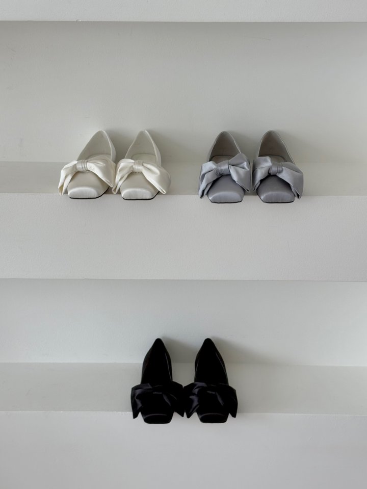 Vade - Korean Women Fashion - #womensfashion - Ribbon Pom Pom Flat - 10