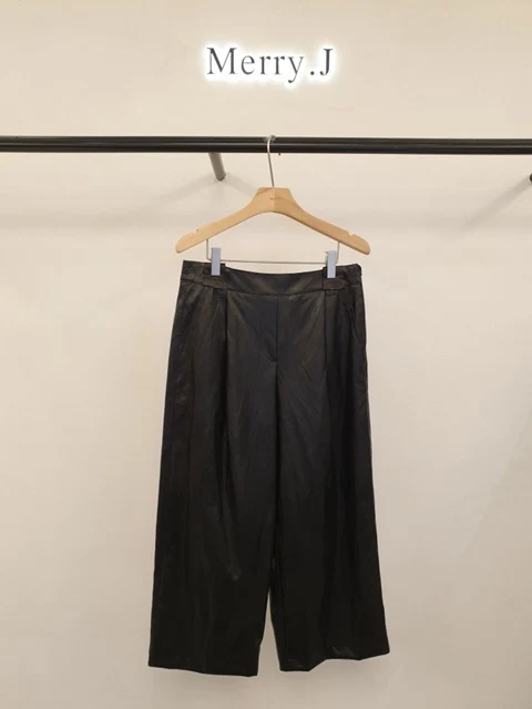 Black Pants Black Pants