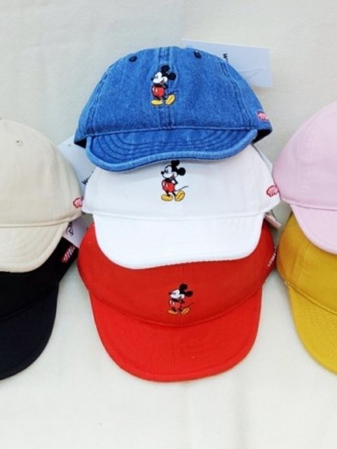 Stand M Hat