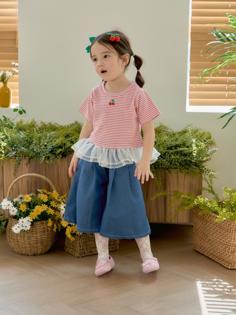 Button Pleated Jeans