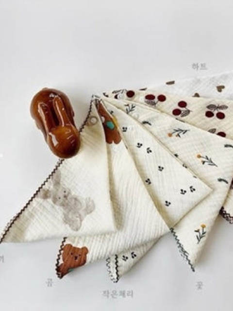Motif Scarf Bib