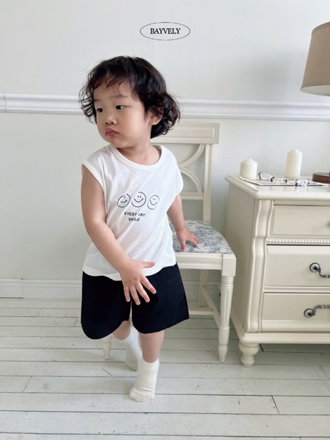 Smile Sleeveless Tee