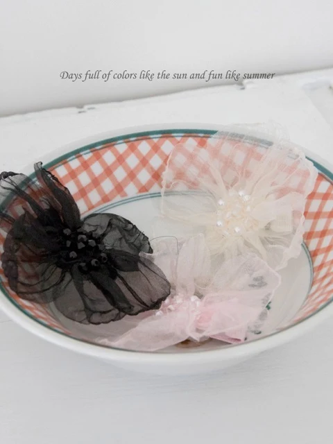 Flory Lace Pin