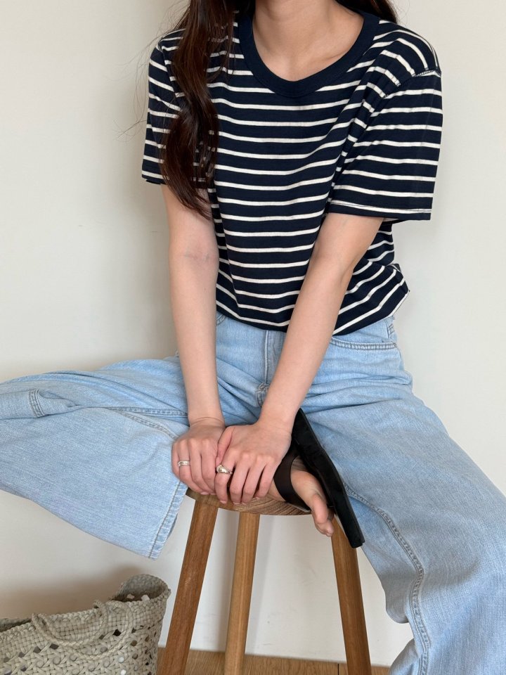 Amygrace - Korean Women Fashion - #restrostyle - Leo Stripe Tee - 3
